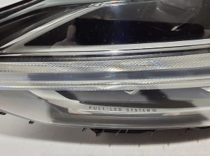 VOLVO XC60 (2017–2026) Headlight 31689277 - 5