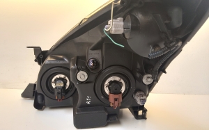 TOYOTA Corola Verso R1 (2004–2009) Scheinwerfer vorne 3124 - 3