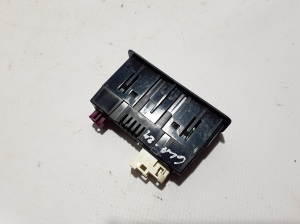Mercedes Benz GLA-Class H247 (2019–2026) USB-pesa A2478207502 - 2