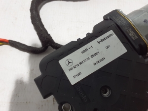 Mercedes Benz GLA-Class H247 (2019–2026) Schiebedachmotor A2139067003 - 4