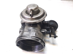 Volkswagen Passat B6 (2005–2010) EGR-klapp 038131501J - 2