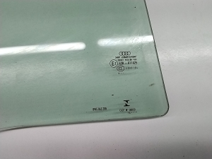 AUDI A4 B9 (2015–2026) Rear side door glass - 4