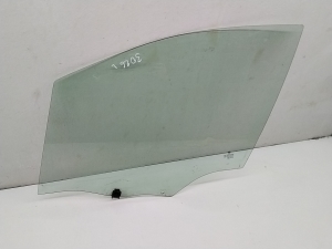 Peugeot 208 (2012–2019) Front door glass 9801476080 - 2