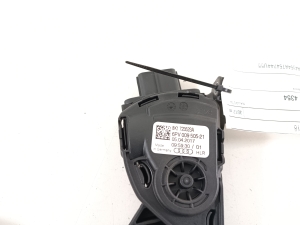 AUDI A7 (2010–2018) Accelerator pedal 8K1723523A - 2