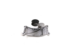 AUDI A7 (2010–2018) Alternator bracket 06E903143D - 3