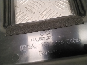 AUDI A8 D5 (2017–2026) Akumulatora pārsegs 4N0863327 - 2