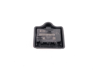 Boîtier de commande des portes arrière - 4G8959795F