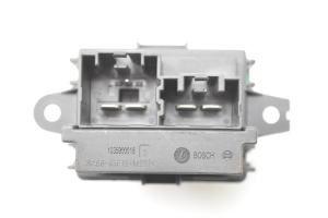 Opel Astra J (2009–2017) Cabin shoulder motor resistance 13503201 - 3