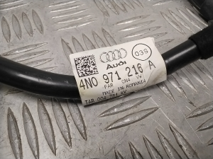 AUDI A8 D5 (2017–2026) Miinuskaabel 4N0971216A - 4