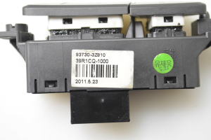 Hyundai i40 (2011–2026) Istmesoojenduse lüliti 937303Z810 - 3