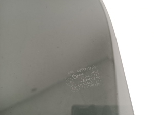 Mitsubishi Outlander (2012–2021) Aizmugurējo sānu durvju stikls 5736B056 - 3