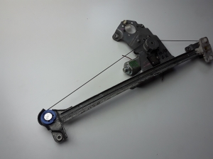 Isuzu D-Max (2002–2012) Aizmugurējo sānu durvju logu pacēlājs un tā detaļas 898151594 - 4