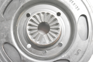 Volkswagen Passat B6 (2005–2010) Väntvõlli rihmaratas 06H105243G - 2