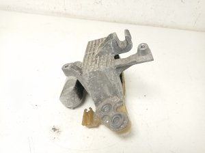 Opel Astra K (2015–2021) Engine mount 13493927 - 4