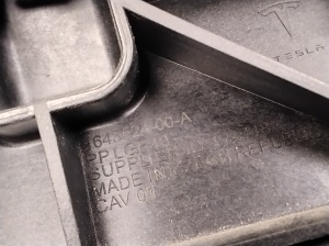 Tesla Model Y Y (2020–2026) Esipaneel ja selle osad 164352400A - 3
