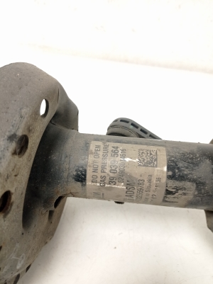 Opel Astra K (2015–2021) Eesmine amortisaator 39039564 - 2