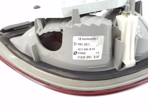 Mercedes Benz E-Class W211 (2002–2009) Rückleuchte Heckleuchte innen A2118202964 - 2