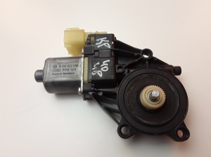 Ford Fiesta VI (2008–2017) Front door window regulator motor BA6114A389B - 3