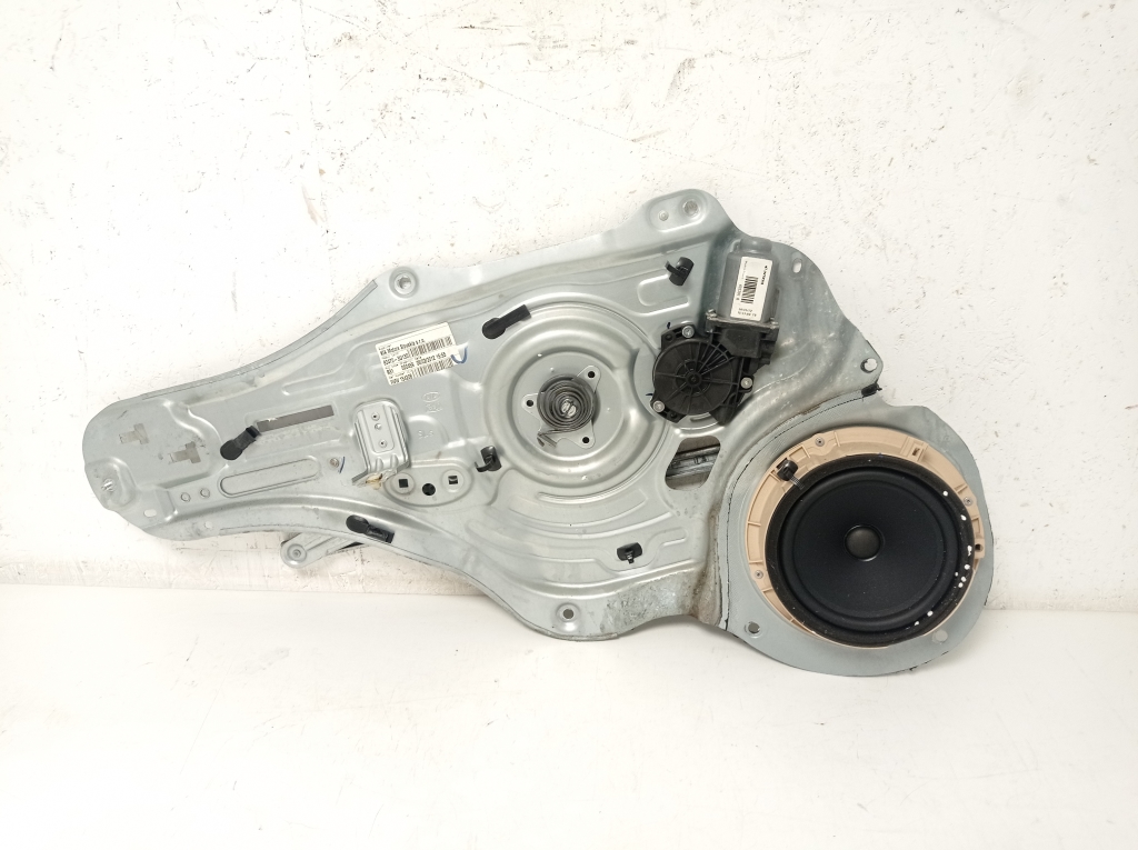 Kia Sportage (2010–2016) Priekšējo durvju logu pacēlājs un tā daļas 824703U130 Kia Sportage (2010–2016) Priekšējo durvju logu pacēlājs un tā daļas 824703U130