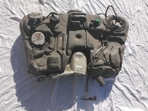 Kraftstofftank und seine Teile - 31355325
