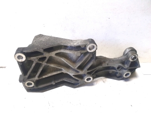 AUDI A4 B8 (2007–2016) Generaatori kinnitus 045903143E - 3