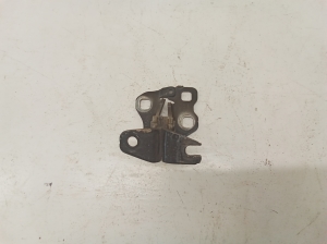 Charnière inférieure de porte avant - A046571