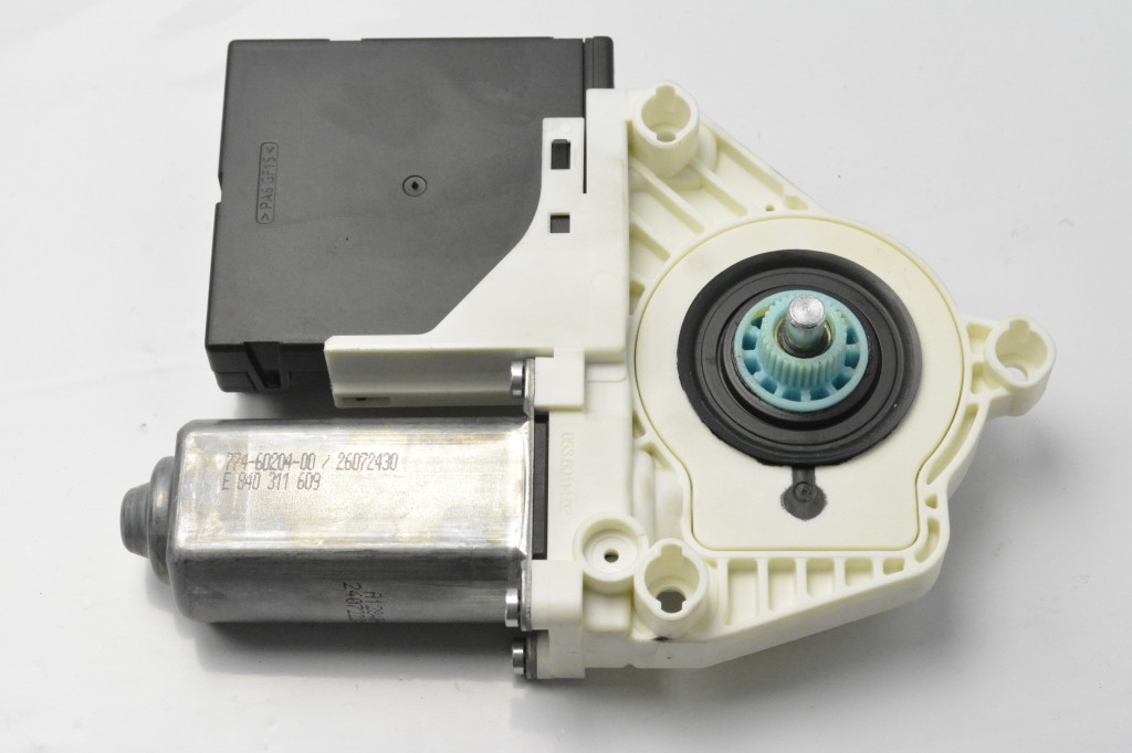 Volkswagen Passat CC CC (2008–2017) Front door window regulator motor 3C8959702 Volkswagen Passat CC CC (2008–2017) Front door window regulator motor 3C8959702