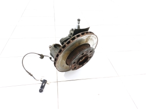 Front wheel hub