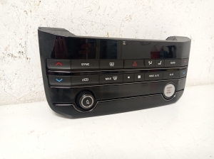 Jaguar XE (2015–2026) Heater control panel GX7318C858GF - 2