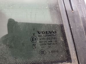 VOLVO XC90 (2015–2024) Aizmugurējo sānu durvju trīsstūrveida stikls 31352999 - 3