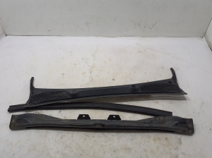   Wiper cowl trim panel  -  