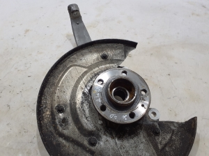 VOLVO XC90 (2015–2024) Front wheel hub 32298140 - 3