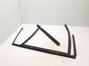 VOLVO XC90 (2015–2024) Rear side door outer window molding 32205574 - 2