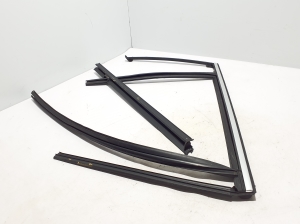 VOLVO XC90 (2015–2024) Rear side door outer window molding 32205574 - 3