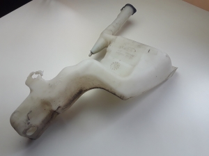 Ford Fiesta VI (2008–2017) Front washer fluid reservoir BA6117B613AG - 3