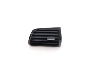   grilles de ventilation du tableau de bord 
