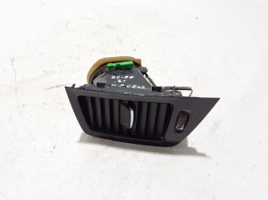   Armatuurlaua ventilatsioonivõred  - 32277972 