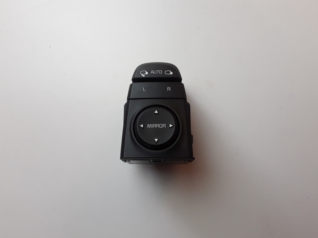 Kia Sportage (2016–2021) Mirror control switch 93530D9500