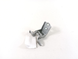   Charnière inférieure de porte avant 