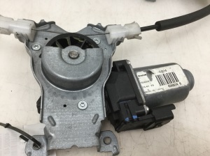 NISSAN Note E11 (2005–2014) Esiukse aknatõstuk ja selle osad 400924B - 2