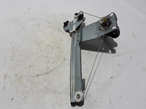 Dacia Duster (2010–2017) Rear side door window regulator 8200733831 - 2