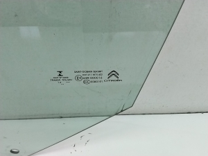 Citroen C4 Picasso (2013–2018) Priekšējo durvju stikls 9675833180 - 2