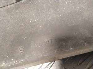 Mercedes Benz C-Class 205 (2014–2021) Esikaitseraua numbrimärgi hoidik A2058171178 - 2