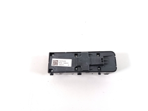 VOLVO XC90 (2015–2024) Front door glass switch 31376456 - 4