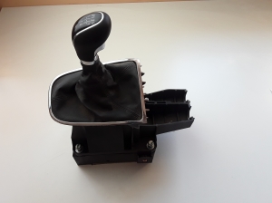  Pavarų perjungimo mechanizmas ir jo detalės 