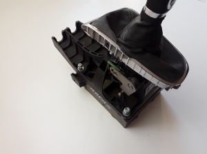  Pavarų perjungimo mechanizmas ir jo detalės 