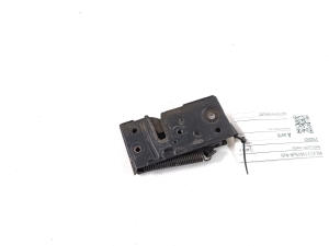   Engine cover lock 
