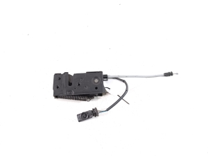  Engine cover lock 