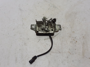   Engine cover lock 