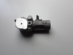  Master cylinder 